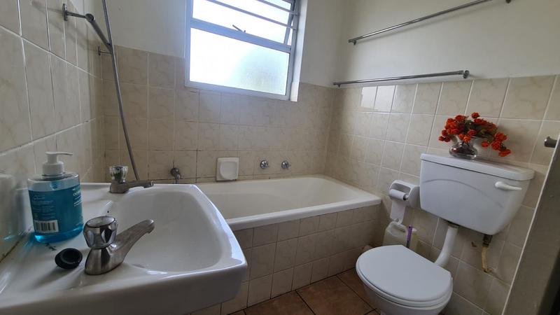 2 Bedroom Property for Sale in Oakglen Western Cape